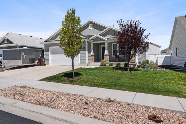 Photo - 1841 E Magnolia Cir