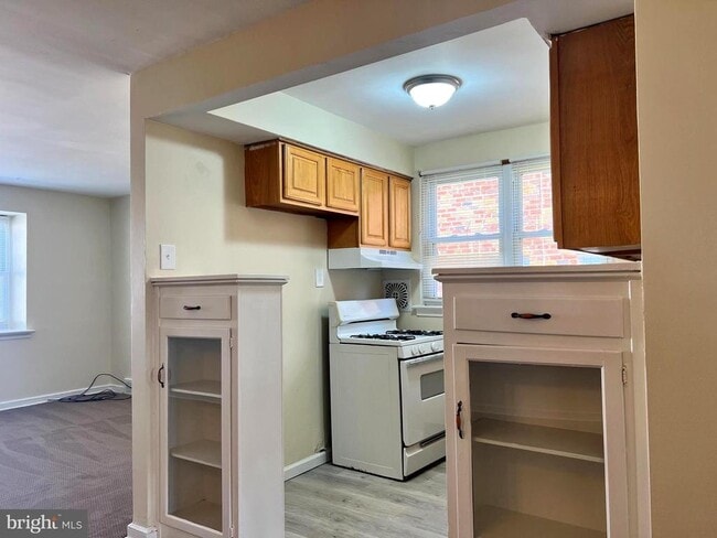 Photo - 8320 Pickering Ave Unit A