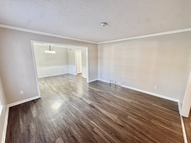 Photo - 6843 Amersham Dr