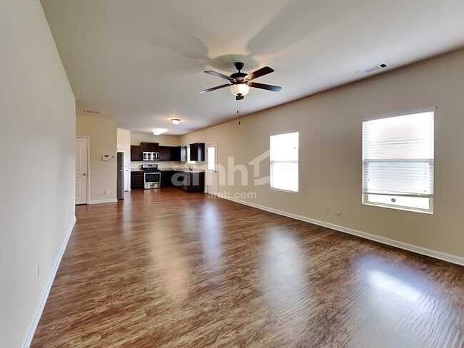 3518 Mica Cir SE