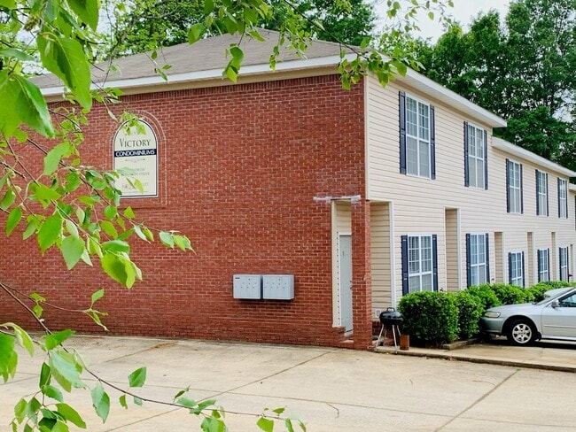 Vista de calle - 423 N Donahue Dr Unidad # 2