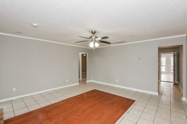 Photo - 619 Larry Dr