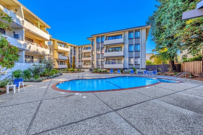 Building Photo - 1515 Floribunda Ave