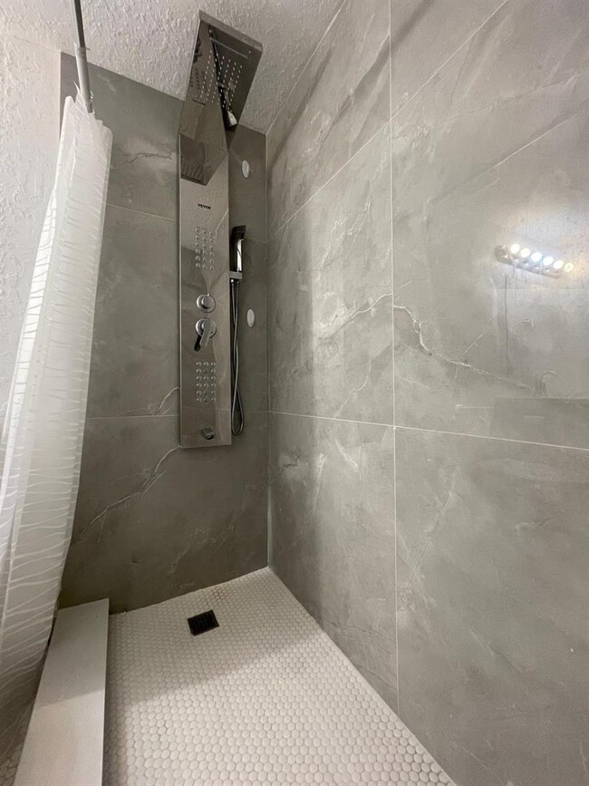 Building Photo - 651 NW 42nd Ct Unit 118 Rental