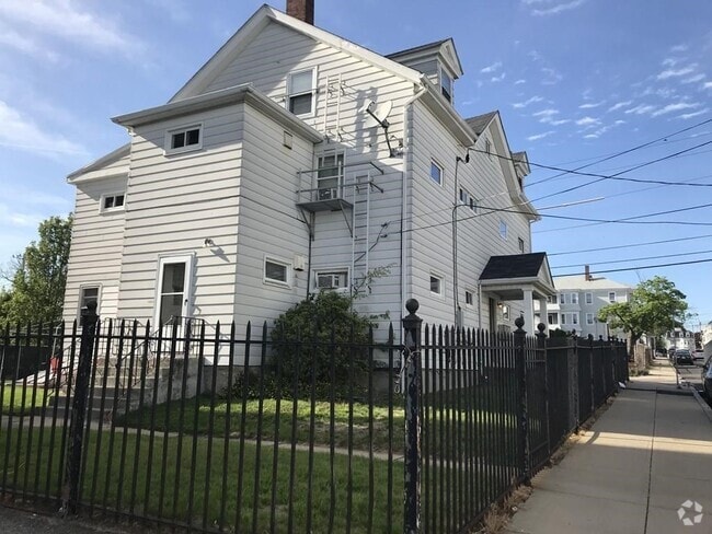 Building Photo - 889 Pine St Unit 3S Rental