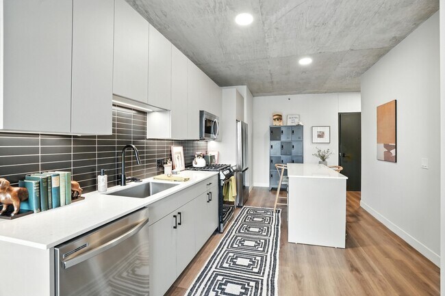 Photo - 312 N May St