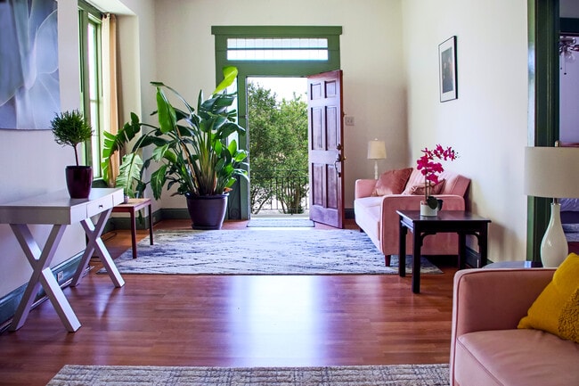 Photo - 7814 S Claiborne Ave Unit 7814