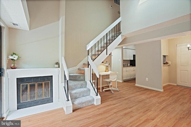 Building Photo - 1605 Carriage House Terrace Unit H