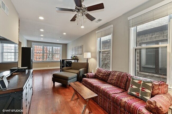 Photo - 1437 W Oakdale Ave Unit 2