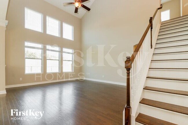 Photo - 574 Crossland Dr