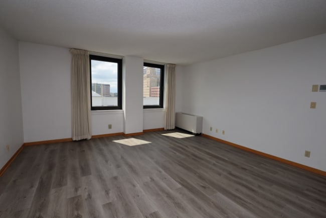 Photo - 220 Broadway Ave S Unidad 911