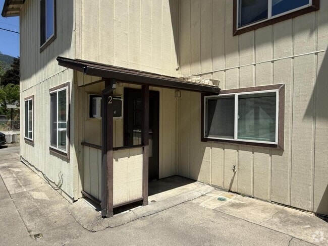 Building Photo - 8290 Rogue River Hwy Rental