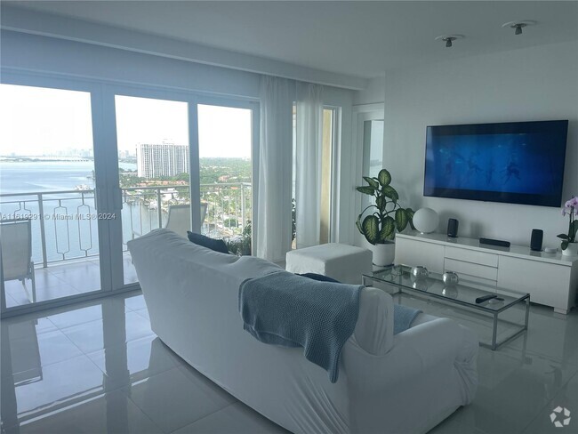 Building Photo - 11111 Biscayne Blvd Unit 19C Rental