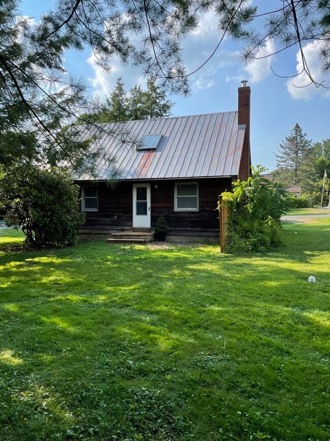 Photo - 202 W Pine St