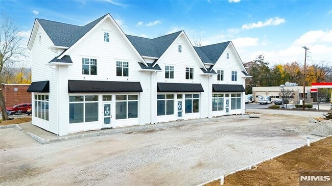 Building Photo - 445 Ramapo Valley Rd Unit 3