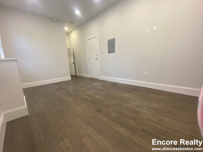 Photo - 124 Peterborough St Unidad 3