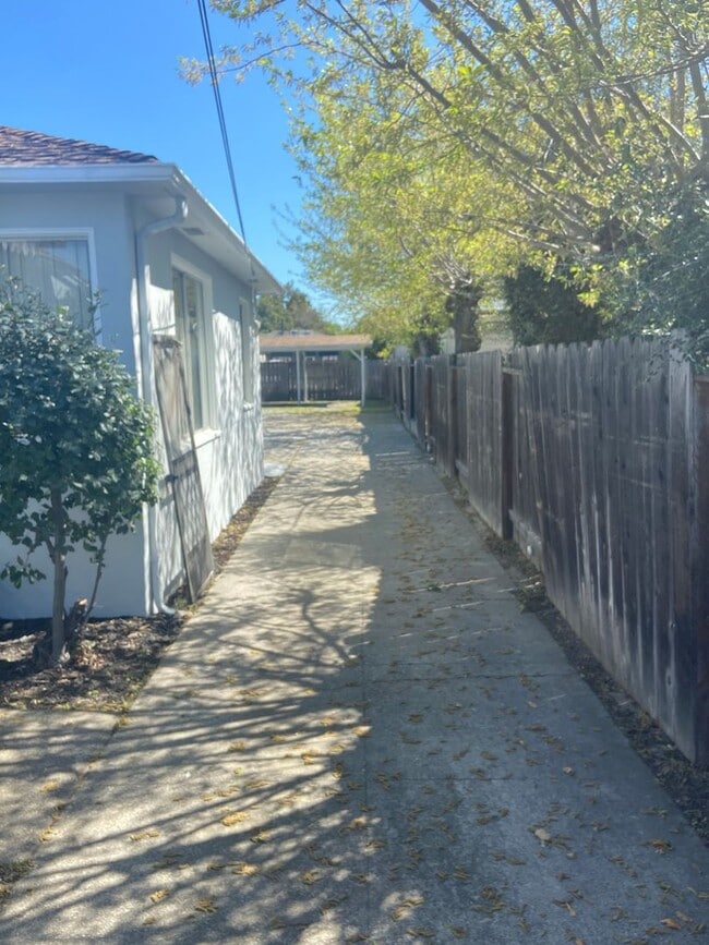 Photo - $2490 / 2 BR - GORGEOUS RECENTLY REMODELED CENTRAL LIVERMORE DUPLEX UNIT