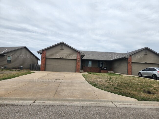 Building Photo - $1,850- 4 bedroom / 3 bathrooms - Beautiful and Large Home! *COMING SOON*