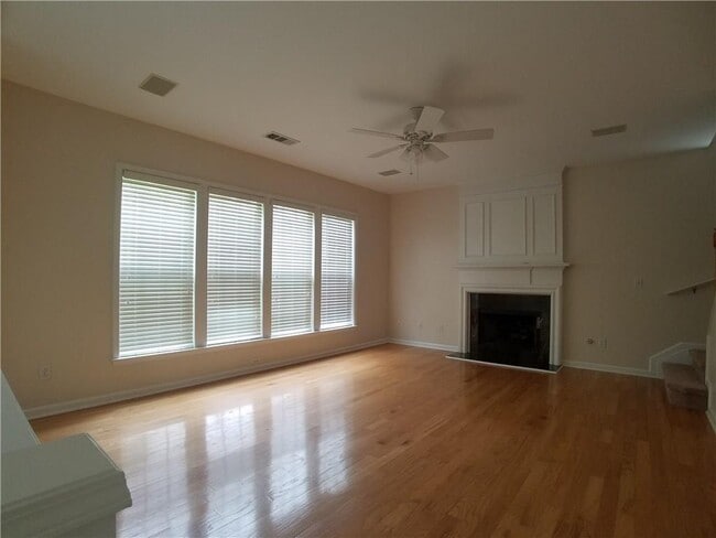 Photo - 603 Friars Head Ct NE