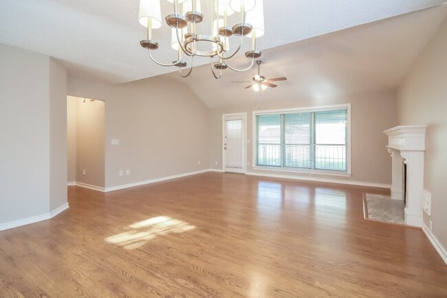 Photo - 19019 Oakway Dr