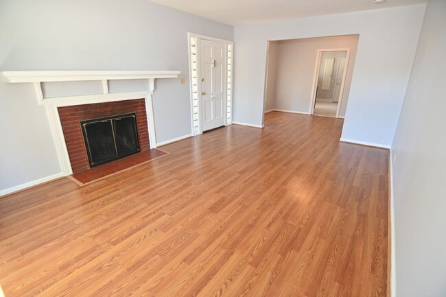 Photo - 2466 Beechwood Ave