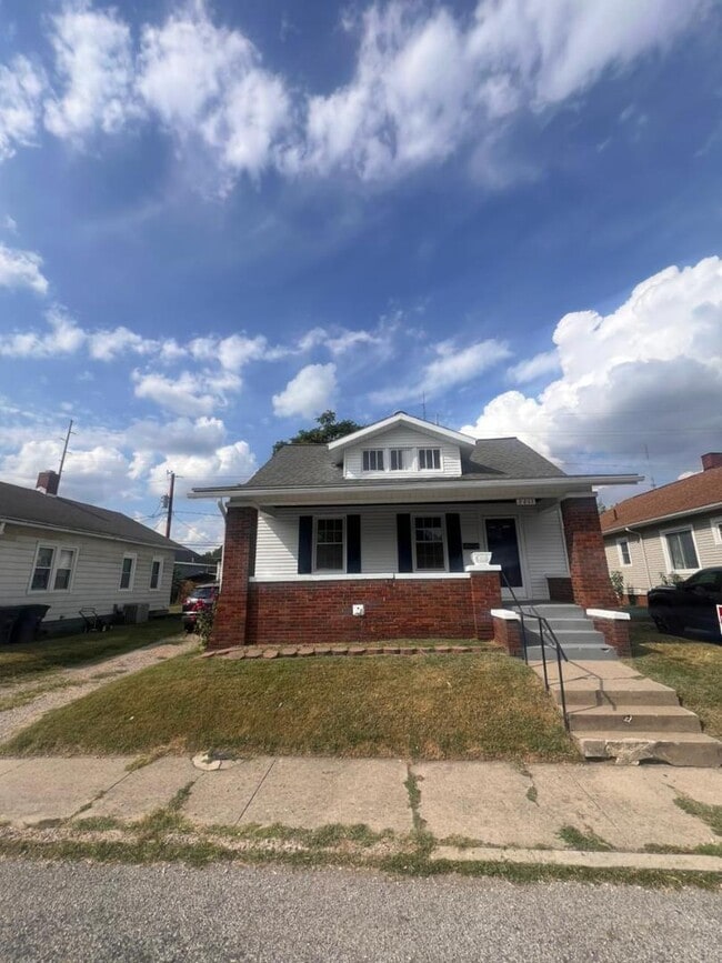 Building Photo - 2211 W Columbia St Rental