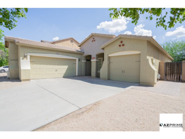 Building Photo - Spacious 4/2 Phoenix House - Modern Comfor...