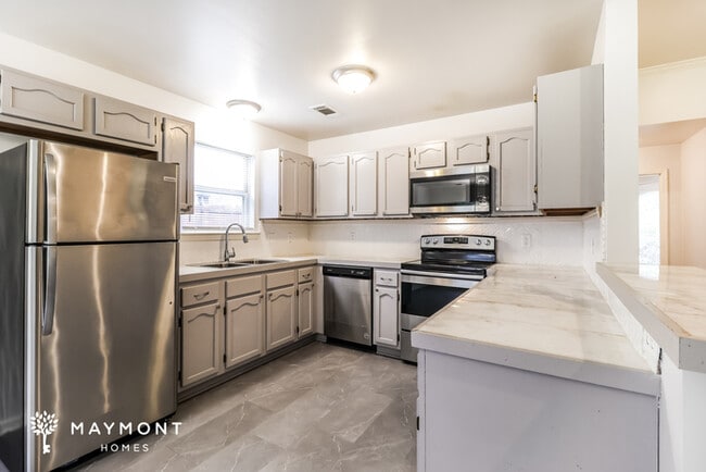 Photo - 1011 Katy Ln