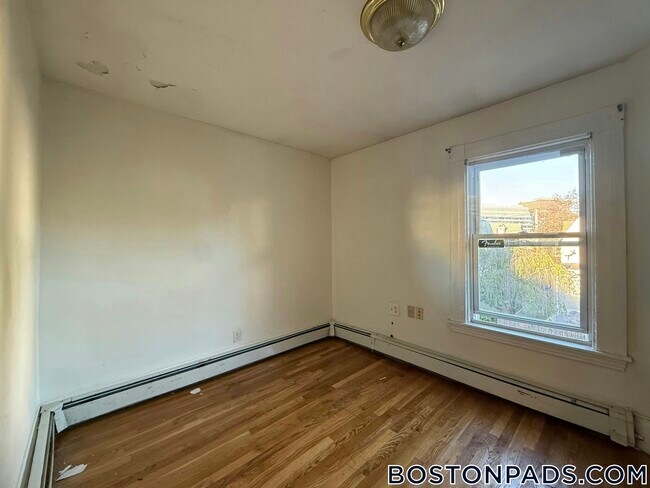 Photo - 31 Seattle St