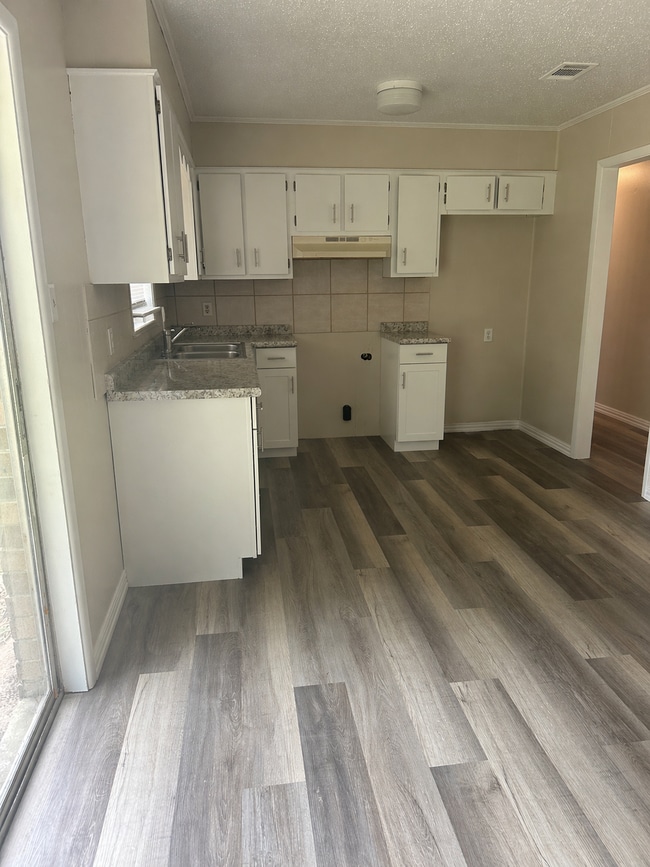 Kitchen - 144 Ben Dr