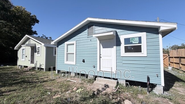 Photo - 2615 Sam Wilson St