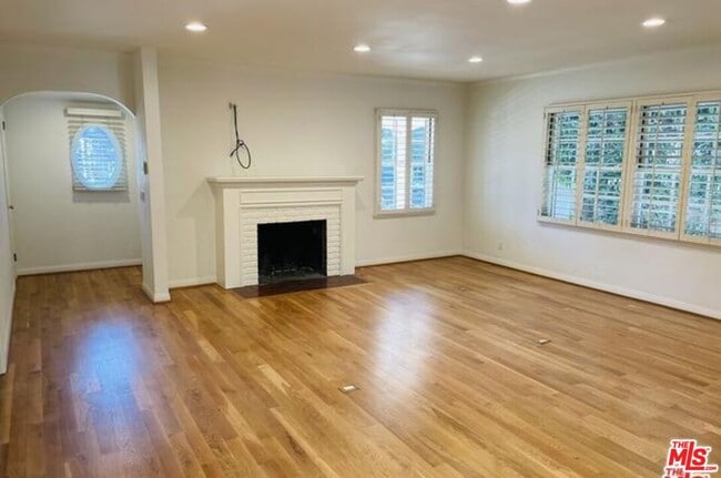 Photo - 11445 Burnham St