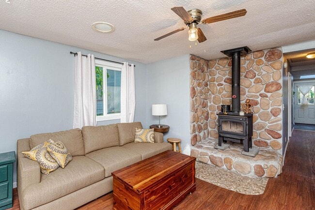 Photo - Darling 3 Bed 1 Bath Home