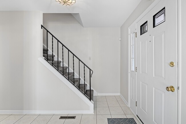 Foyer - 2409 Sweetbriar Rd