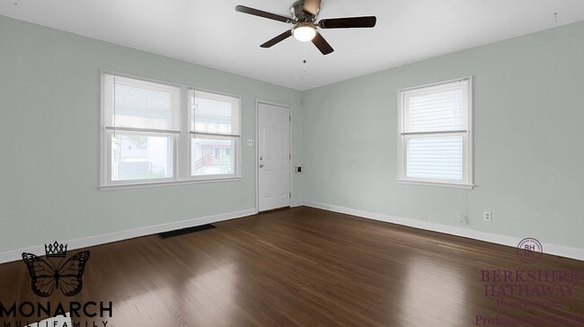 Photo - 223-227 S Warren Unidad 227