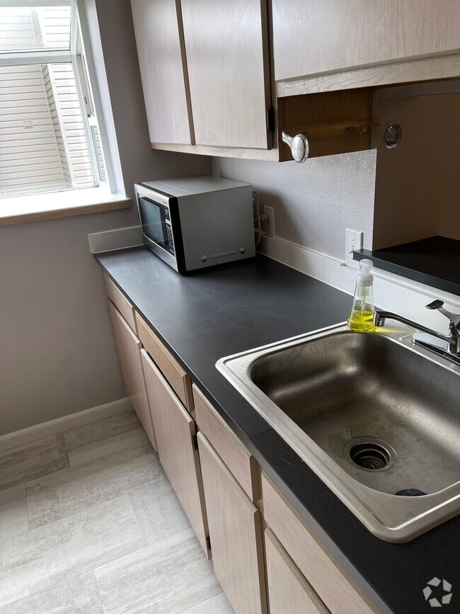 Building Photo - 12327 Roosevelt Way NE Unit A404 Rental