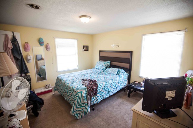 Photo - 224 S Kilbourne Rd