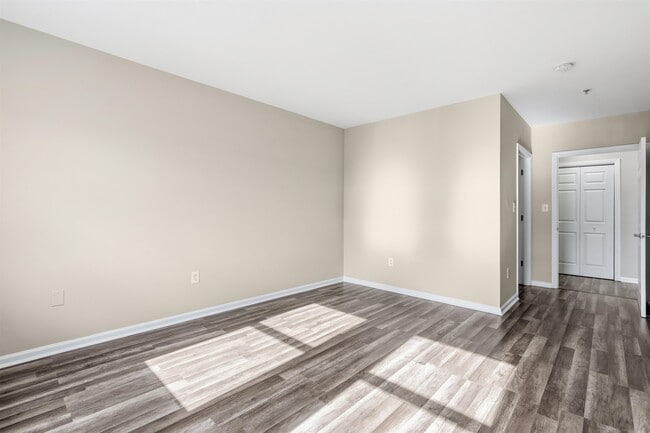 Photo - 905 River Rd