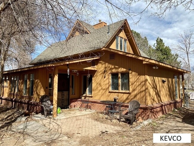 Building Photo - Huge House East of College Ave