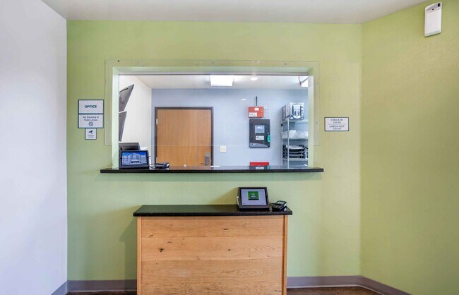 Furnished Studio-Springfield - South - Battlefield