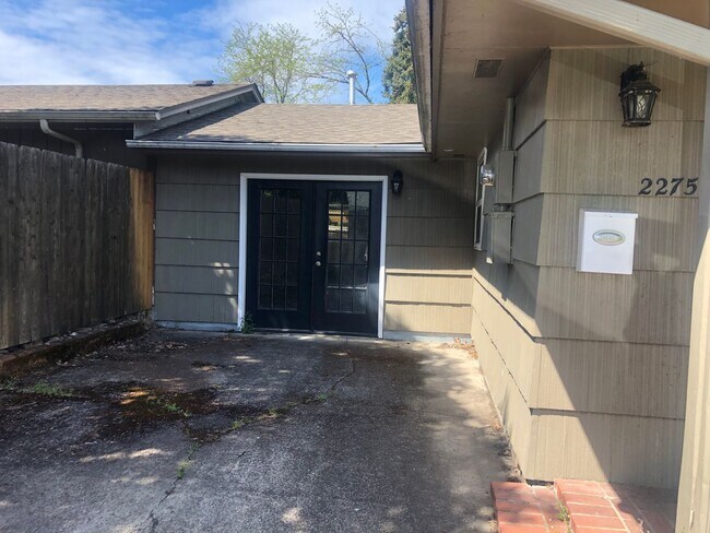 Photo - Darling 3 bedroom bungalow in Ferry St Bridge neighborhood!