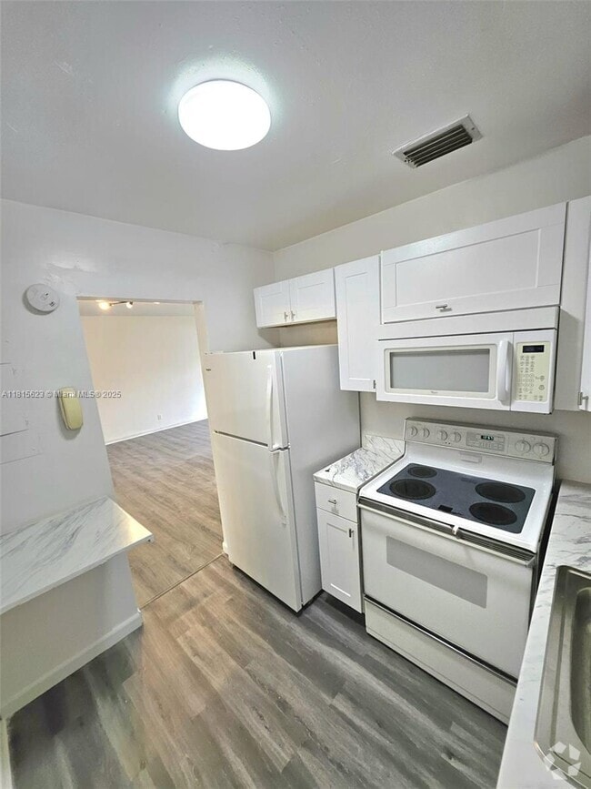 Building Photo - 3020 NE 16th Ave Unit 103 Rental