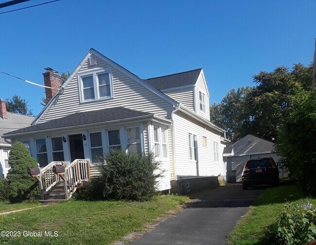 15 Weymouth St Apartment For Rent in Albany, NY