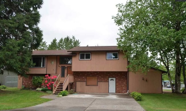 Gorgeous 4 bedroom home on corner lot in B... - Gorgeous 4 bedroom home on corner lot in B...