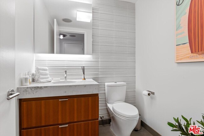 Photo - 1755 Ocean Ave Unidad 610