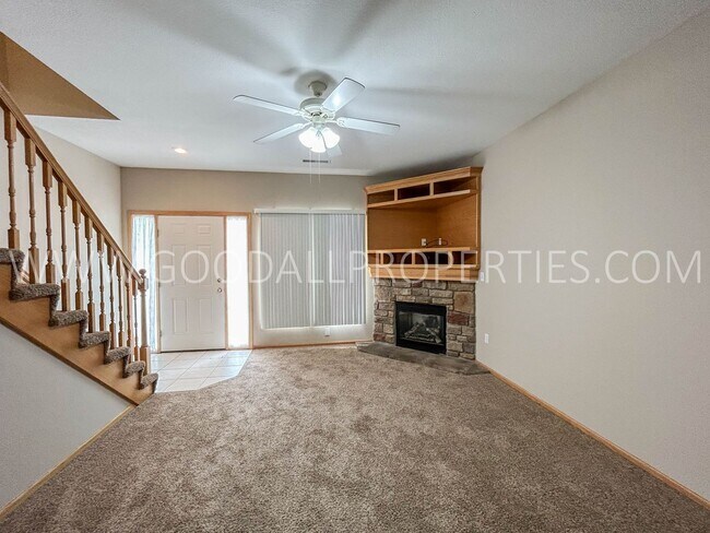 Photo - Wonderful 2 Bedroom, 2.5 bath Townhome in ...