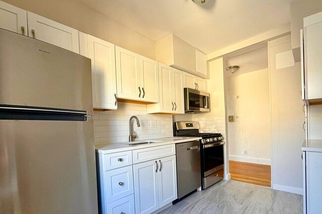 Building Photo - 2001 Commonwealth Ave Unit 34