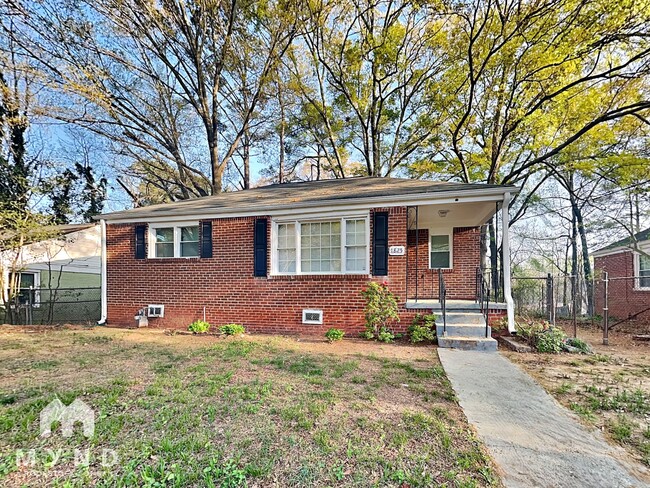 Building Photo - 1825 Oakmont Dr NW