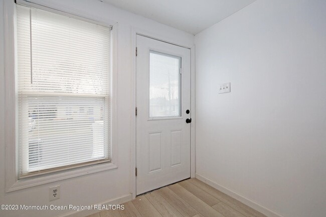 Photo - 243 Seabreeze Ave