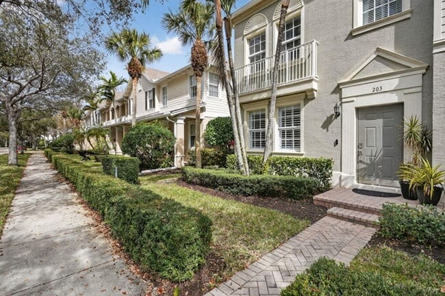 Photo - 203 E Thatch Palm Cir